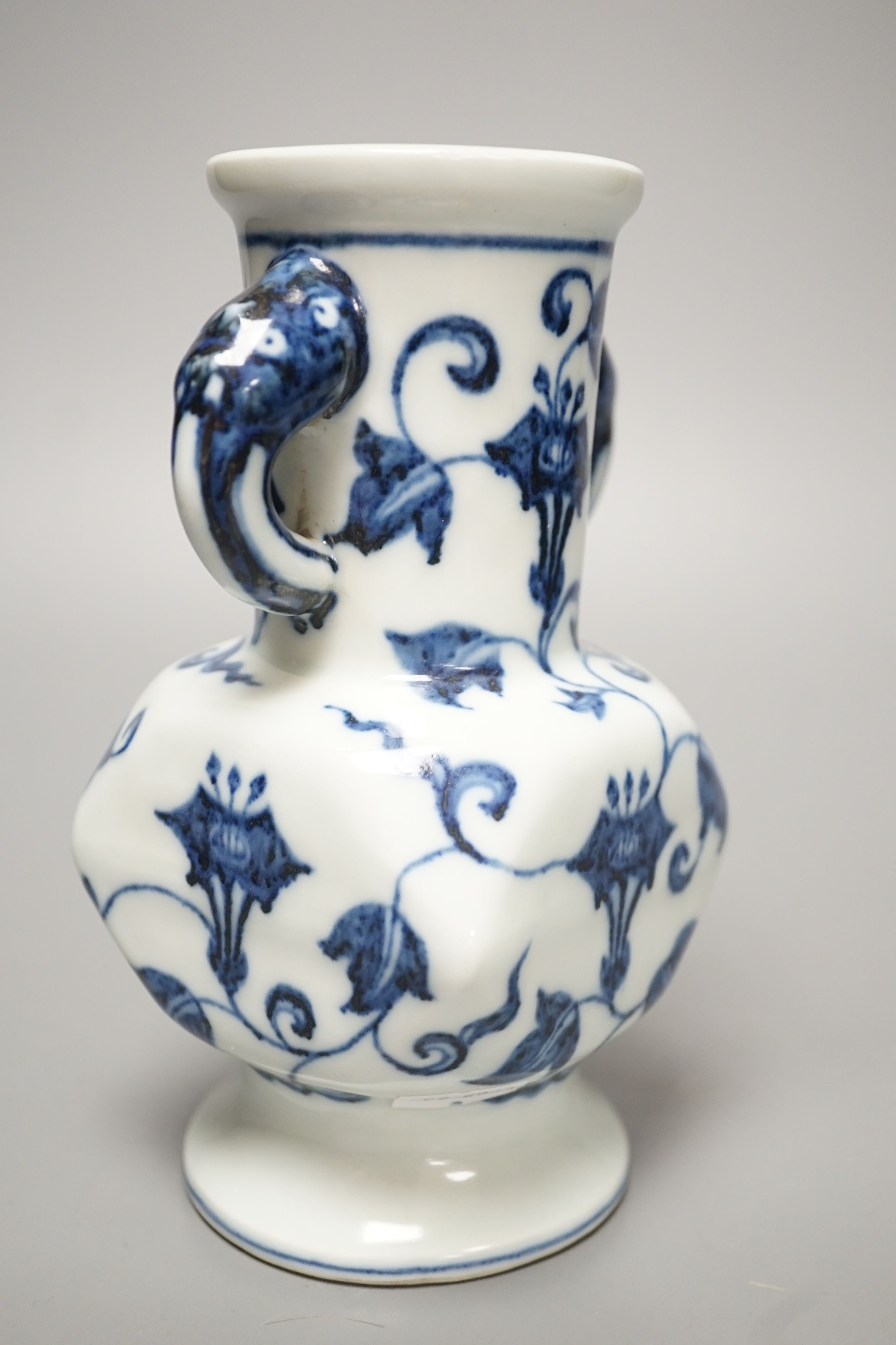 A Chinese blue and white two handled vase, height 18cm